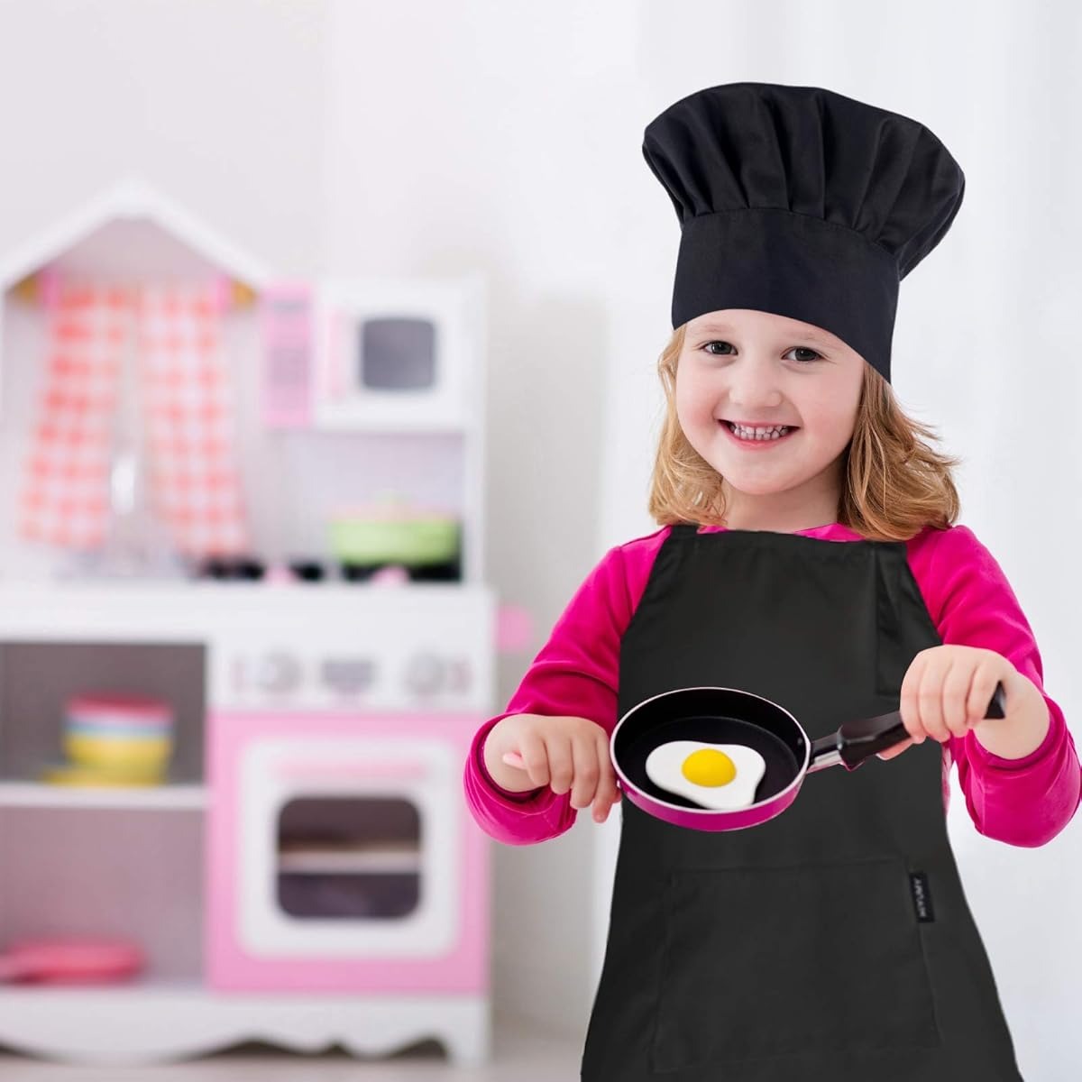 MiniMasterChef- Schattige zwart-witte schorten met koksmutsen