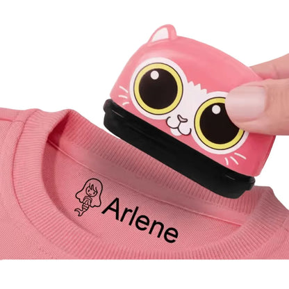 StampCraft™ – Gepersonaliseerde Naamstempel Voor Kinderen Vanaf 3 Jaar – Eenvoudig Kleding Labelen